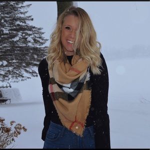 Meet your Posher, Holly